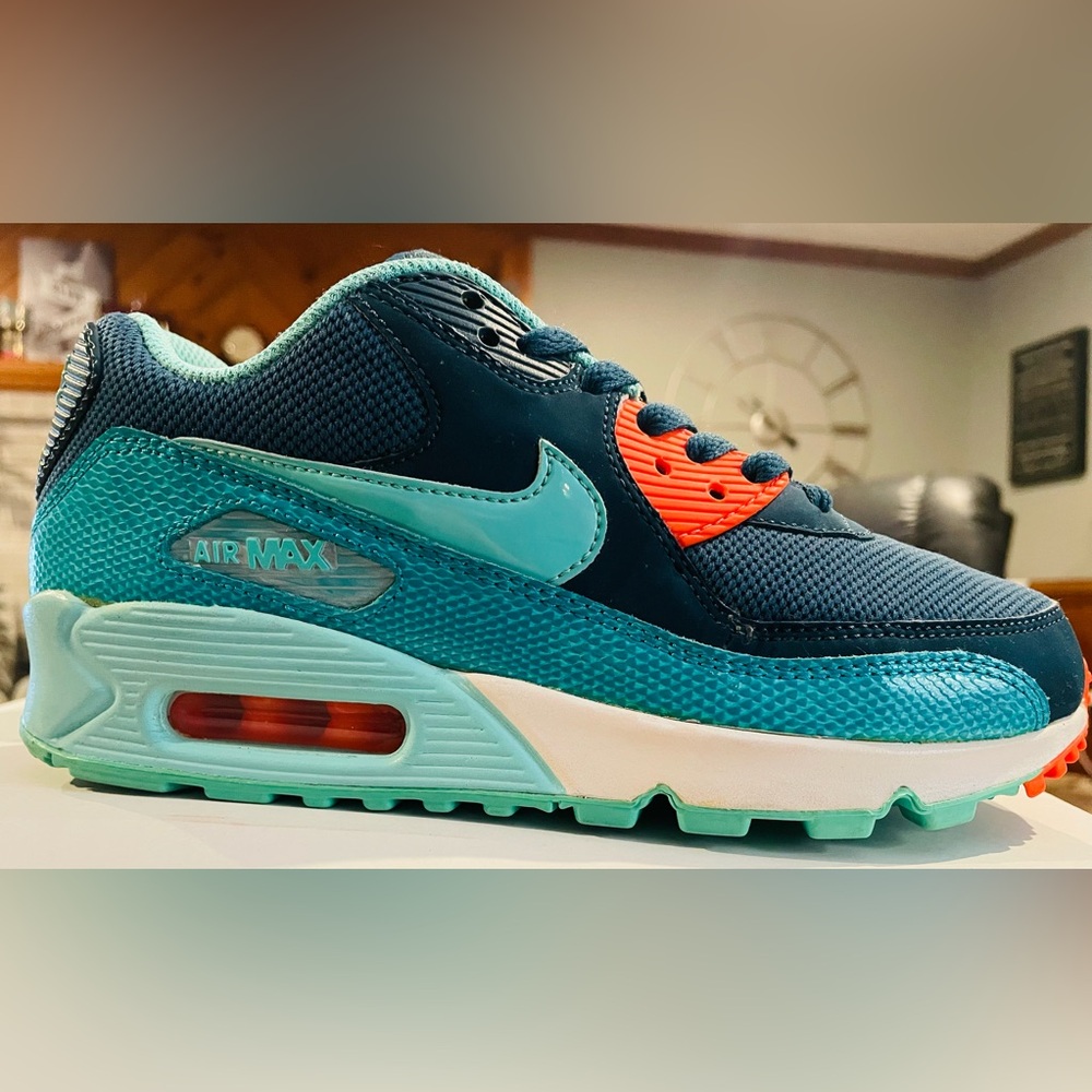 Nike Women’s Air Max 90 – Space Blue – Hyper Turquoise
6.5W - 5Y